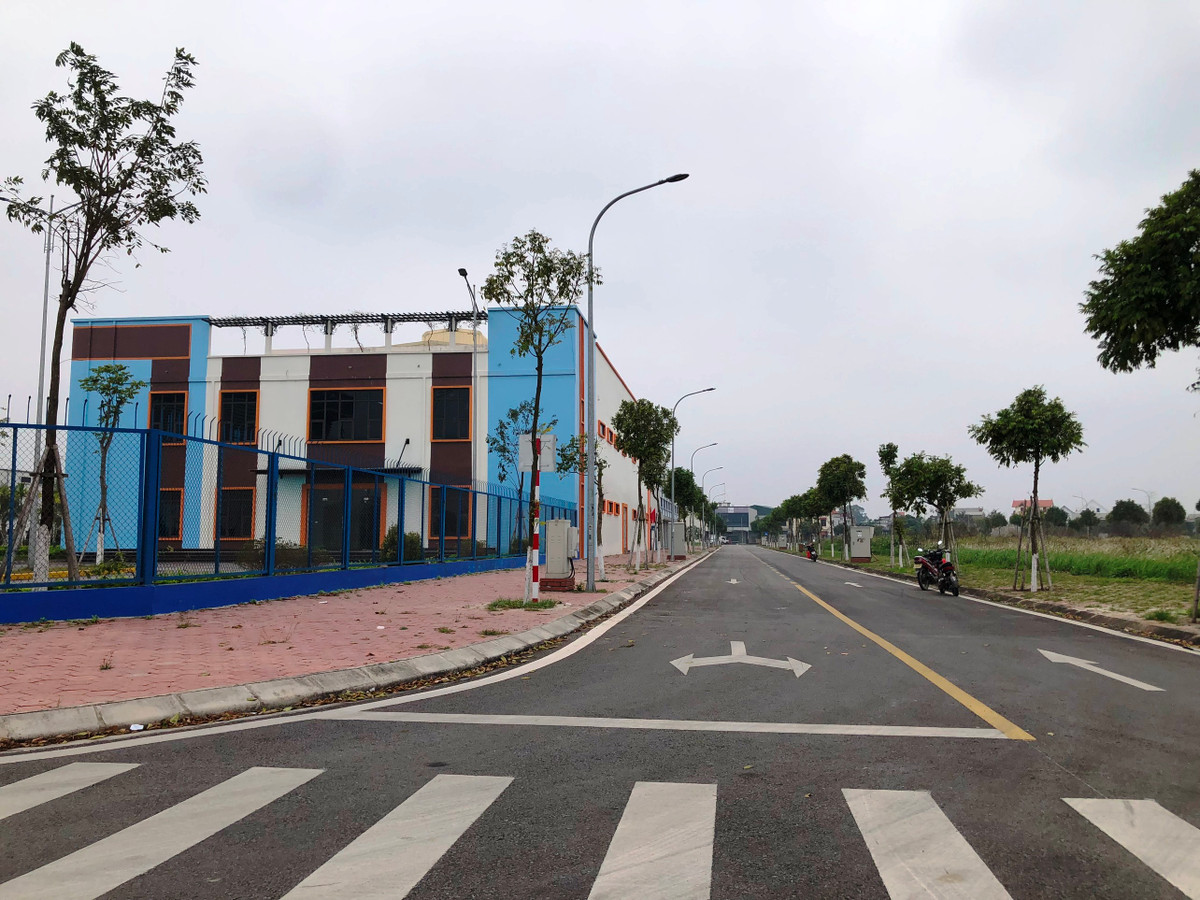 Dự án Trung tâm thể thao Liên Hồng tại Khu đô thị mới phía Nam thành phố Hải Dương thuộc xã Liên Hồng (TP Hải Dương, tỉnh Hải Dương) hiện đã xây dựng nhiều hạng mục công trình như cổng trung tâm, nhà đa năng, sân thể thao, bể bơi, 2 dãy kiot gồm 18 căn…