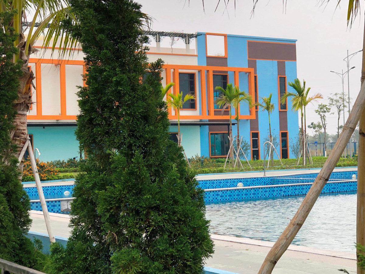 Tháng 3/2023, tại kết luận thanh tra số 281, Thanh tra tỉnh Hải Dương nêu rõ, Trung tâm thể thao Liên Hồng chưa được bàn giao đất; chưa nộp tiền thuê đất, chưa ký hợp đồng thuê đất, chưa được cấp giấy phép xây dựng, nhưng đã đầu tư xây dựng không đúng theo quy định tại Điều 89, Điều 95, Điều 107 Luật Xây dựng năm 50/2014/QH13.