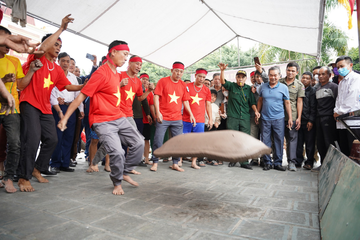 Pháo đất là trò chơi truyền thống tại một số địa phương huyện Tứ Kỳ, tỉnh Hải Dương.