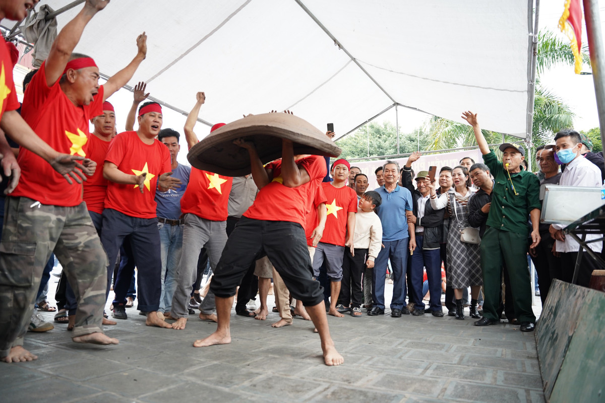 Mỗi lần pháo thủ gieo pháo đều mang lại sự hứng khởi cho những người xem