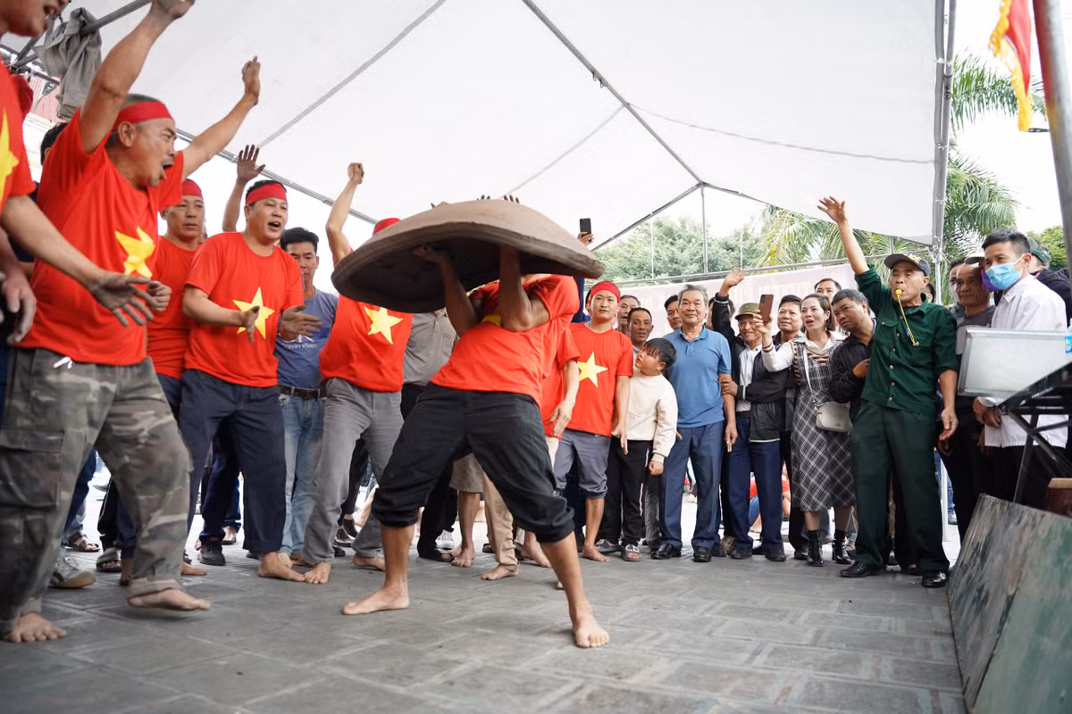 Mỗi lần pháo thủ gieo pháo đều mang lại sự hứng khởi cho những người xem