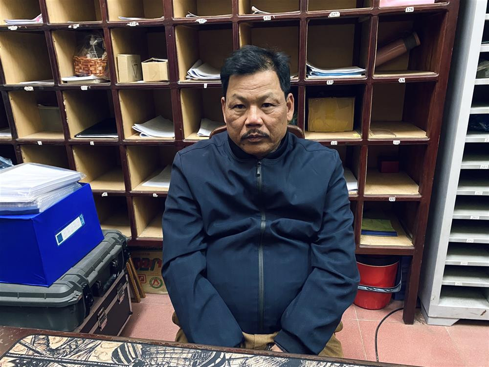 Khoi to tai xe xe khach nhieu lan dam vao xe chuyen dung CSGT