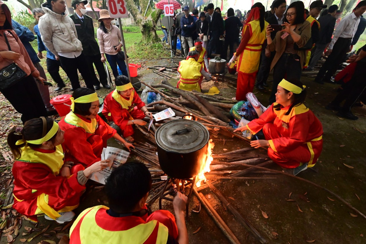 Hoi thi banh chung mo man Le hoi mua xuan Con Son - Kiep Bac 2024-Hinh-3