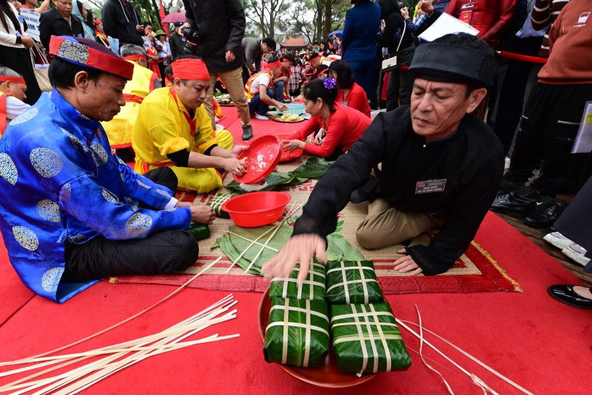 Hoi thi banh chung mo man Le hoi mua xuan Con Son - Kiep Bac 2024-Hinh-2