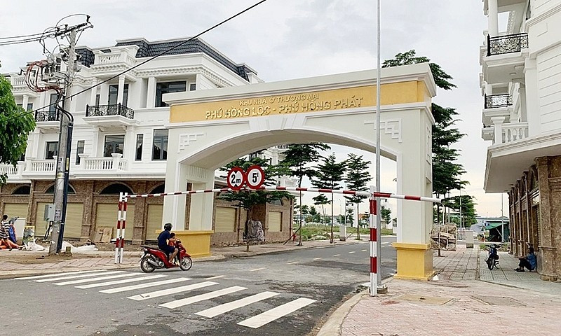 Nu dai gia bat dong san bi ngan chan tai san la ai?