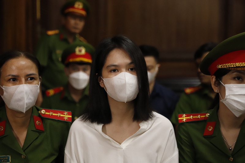 Ngoc Trinh bi tuyen 1 nam an treo va su nhan van cua phap luat