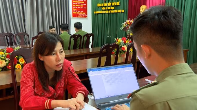 Trong chuyên án này, cảnh sát phát hiện thêm nhóm Nguyễn Thị Thu Hà (37 tuổi, trú tại Quảng Bình) và Nguyễn Văn Ninh (25 tuổi, trú tại huyện Mỹ Xuyên, tỉnh Sóc Trăng) có hành vi mua bán thận. Từ tháng 7/2020, Hà và Ninh (sống với nhau như vợ chồng) đến Bệnh viện Trung ương Huế tìm người có nhu cầu ghép thận để môi giới mua bán, ghép thận. Mỗi ca ghép thận có giá 900 triệu - 1,3 tỷ đồng. Trong số tiền trên, người hiến được nhận 450 triệu, các chi phí liên quan đến khám chữa bệnh, tiền phẫu thuật, nuôi ăn… khoảng 450 triệu đồng, Hà và Ninh thu lợi khoảng 100 triệu đồng cho mỗi ca môi giới ghép thận thành công.