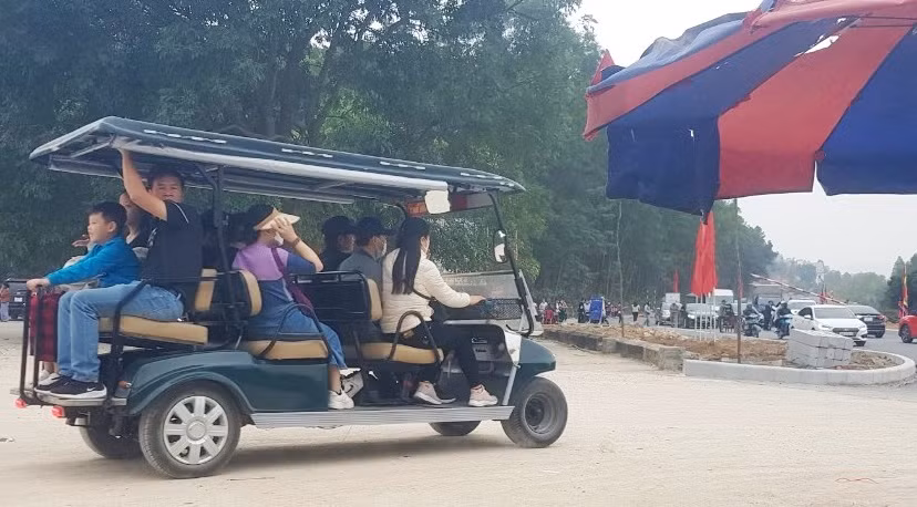 Chan chinh xe dien tu phat hoat dong tai Khu di tich Con Son