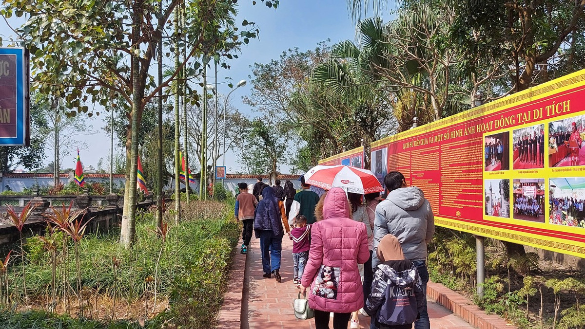 Đầu xuân, hơn vạn du khách về đền Bia dâng hương Đại danh y Tuệ Tĩnh - Hình 6 Dau xuan, hon van du khach ve den Bia dang huong Dai danh y Tue Tinh-Hinh-6