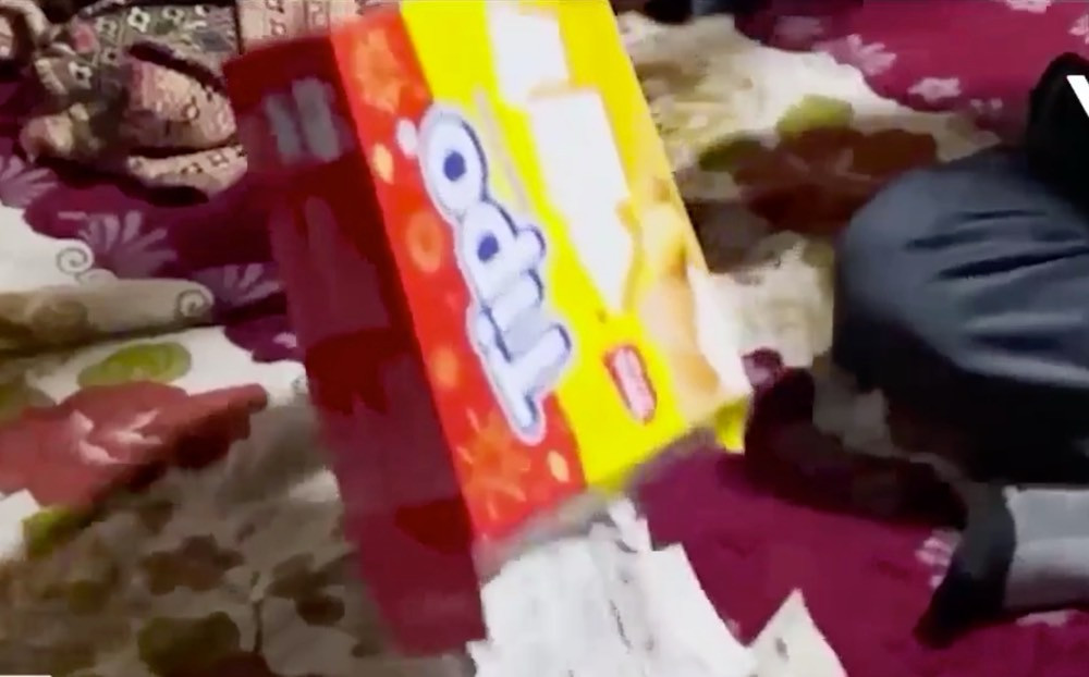 Lãnh đạo huyện Hưng Nguyên trao đổi với báo chí, theo như đoạn video phản ánh của cơ quan báo chí, nhóm người này là cán bộ trực tại Ban Quản lý đền. Còn đúng hay không thì phải kiểm tra lại mới biết chính xác. Huyện đã chỉ đạo và giao Ban Quản lý Đền báo cáo lại vụ việc để trả lời báo chí và giao cho công an kiểm tra xem có vấn đề không. Nếu có vấn đề sẽ chấn chỉnh, xử lý. 