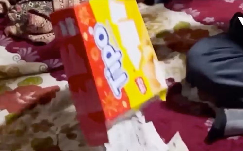 Lãnh đạo huyện Hưng Nguyên trao đổi với báo chí, theo như đoạn video phản ánh của cơ quan báo chí, nhóm người này là cán bộ trực tại Ban Quản lý đền. Còn đúng hay không thì phải kiểm tra lại mới biết chính xác. Huyện đã chỉ đạo và giao Ban Quản lý Đền báo cáo lại vụ việc để trả lời báo chí và giao cho công an kiểm tra xem có vấn đề không. Nếu có vấn đề sẽ chấn chỉnh, xử lý. 