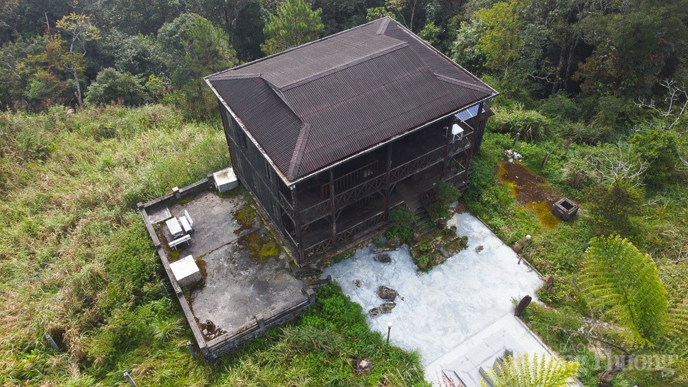 Toàn cảnh nhà làm việc của bác sĩ A. Yersin nhìn từ trên cao. 