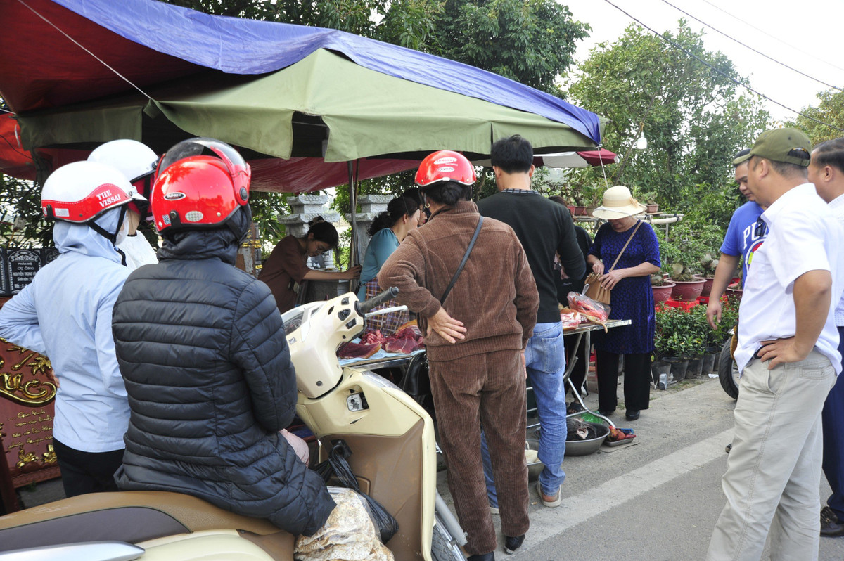 Thịt bò là mặt hàng được nhiều người mua với mong muốn năm mới nhiều may mắn.