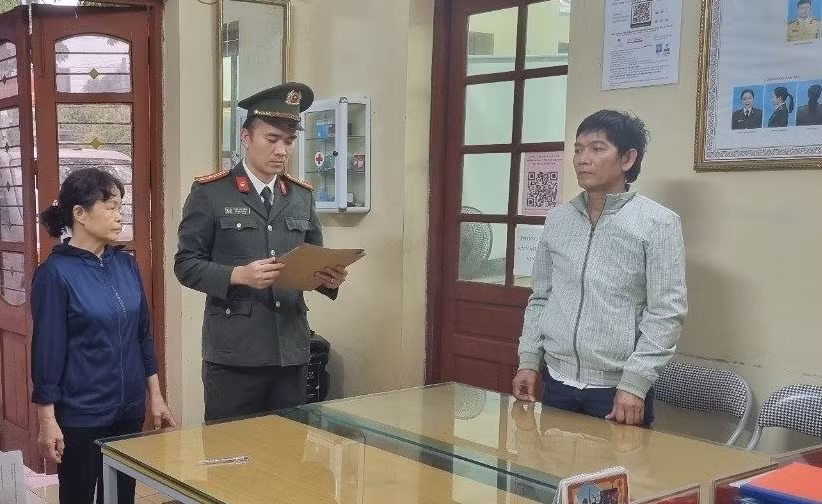 Dung chat phong xa trong bai bac bip, mot doi tuong bi khoi to