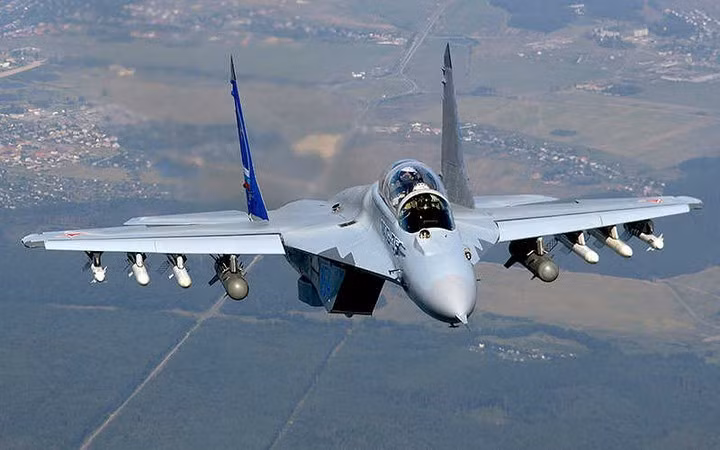 Nó có thể theo dõi đồng thời 30 mục tiêu và dẫn đường cho tên lửa tấn công cùng lúc 6 mục tiêu khác nhau. Ngoài ra, loại radar mới này có khả năng làm việc tốt trong mọi điều kiện thời tiết và không bị gây nhiễu bởi các hệ thống điện tử của đối phương.