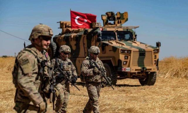 Trên thực tế, phiến quân hiện nay không có sự hỗ trợ của Mỹ, nên có thể dễ dàng bị đánh bại bởi liên minh Nga - Syria. Nhưng quân đội Thổ Nhĩ Kỳ hiện đang là nhân tố ngăn cản liên minh Nga - Syria thực hiện điều này, và khiến chiến trường Syria trở nên phức tạp hơn.