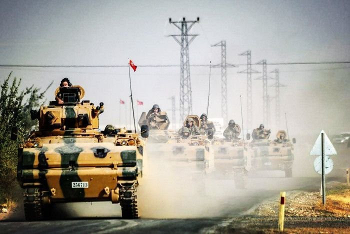 Sau khi thỏa thuận được ký kết, Thổ Nhĩ Kỳ vẫn tiếp tục đưa một số lượng lớn binh sĩ và vũ khí đến tỉnh Idlib của Syria, và họ không ép được phiến quân di tản khỏi đường cao tốc M4 theo thỏa thuận ký ngày 5/3. Phiến quân Syria, được Thổ Nhĩ Kỳ hậu thuẫn, cũng liên tiếp tổ chức các cuộc tấn công trực tiếp vào căn cứ không quân Hememin của Nga.