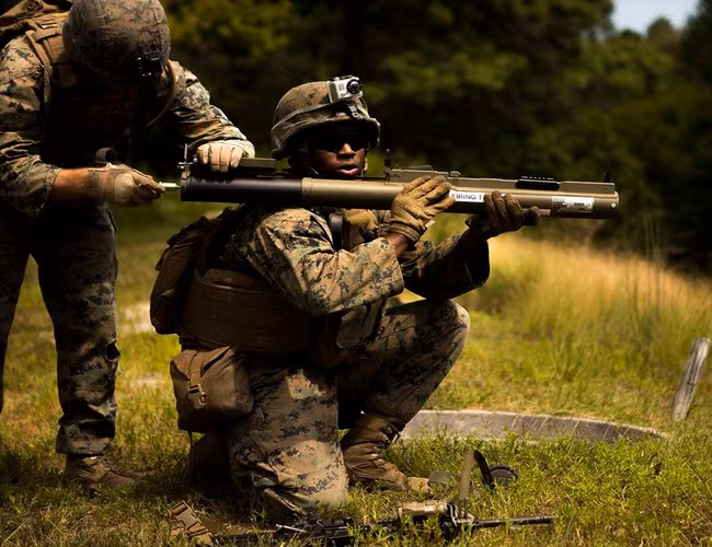 Súng chống tăng hạng nhẹ M72 được cho là "bùa hộ mệnh" của những cánh quân tiên phong Mỹ.