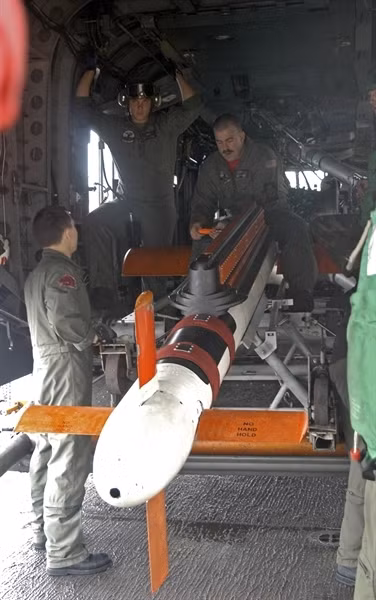 Dù các tàu ngầm, tàu chiến trên mặt nước và máy bay thường thu hút sự chú ý của giới báo chí trong các trận hải chiến trên biển, thế nhưng trên thực tế những quả thủy lôi mới là mối nguy hiểm lớn nhất đối với bất cứ con tàu nào trên biển.