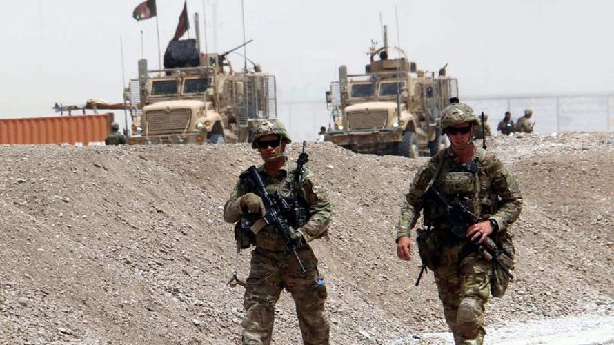 Trên chiến trường Syria, bên cạnh lính đánh thuê đến từ công ty Wagner của Nga thì còn có sự xuất hiện của binh sĩ thuộc doanh nghiệp quân sự tư nhân Black Water của Mỹ với vai trò tương đương là hỗ trợ đồng minh.