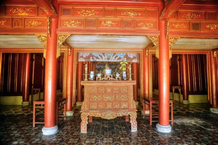 Đến năm 1995, Hưng Tổ Miếu lại được tu bổ thêm một lần nữa. Trong lần tu bổ này, miếu được sơn son thếp vàng.