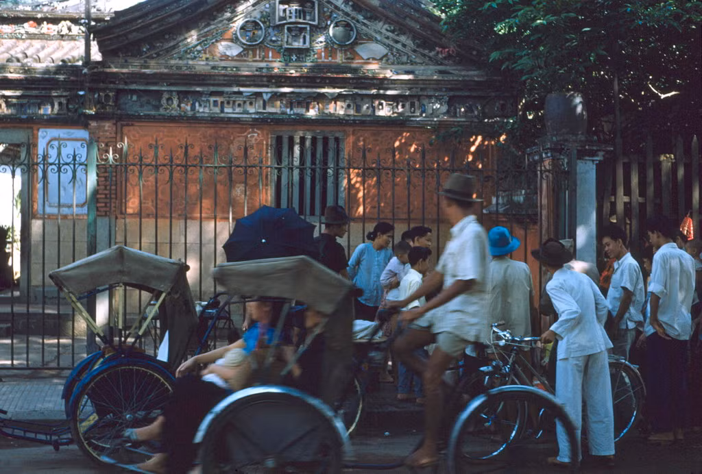 Bên ngoài hội quán Ôn Lăng. Ảnh: Manhhai Flickr.