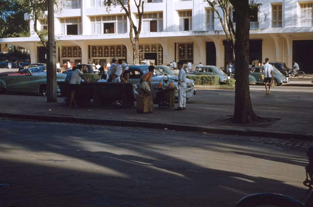 Một góc đại lộ Bonard (đường Lê Lợi). Ảnh: Manhhai Flickr.