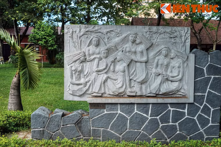 Ngày nay, trường Đồng Khánh - Hai Bà Trưng vẫn là một ngôi trường lớn, địa chỉ giáo dục có uy tín tại Huế. Trung bình hàng năm, trường có trên 40 lớp học, đảm nhận giảng dạy cho hơn 2.000 học sinh cấp trung học của thành phố Huế.