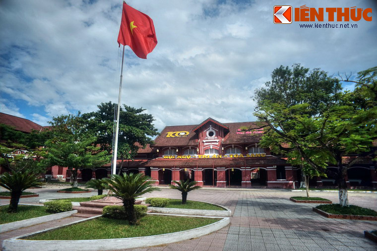 Với bề dày truyền thống đáng tự hào, trong suốt một thế kỷ, nhiều nữ sinh từ ngôi trường này đã trở thành những nhà khoa học, nhà văn hóa, giáo dục, nhà quân sự, nhà ngoại giao, nhà báo, văn nghệ sĩ, nghệ nhân tài hoa trên nhiều lĩnh vực…