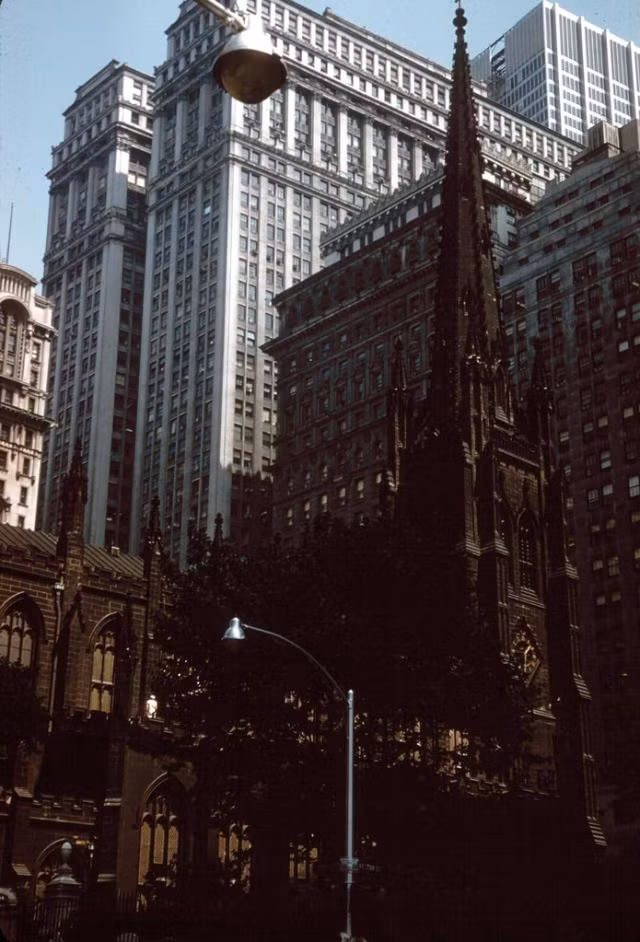 Nhà thờ Trinity ở khu Phố Wall. Ảnh: Vintag.es.