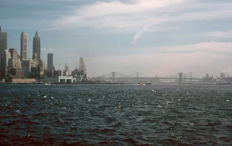 Cầu Brooklyn nhìn từ xa. Ảnh: Vintag.es.