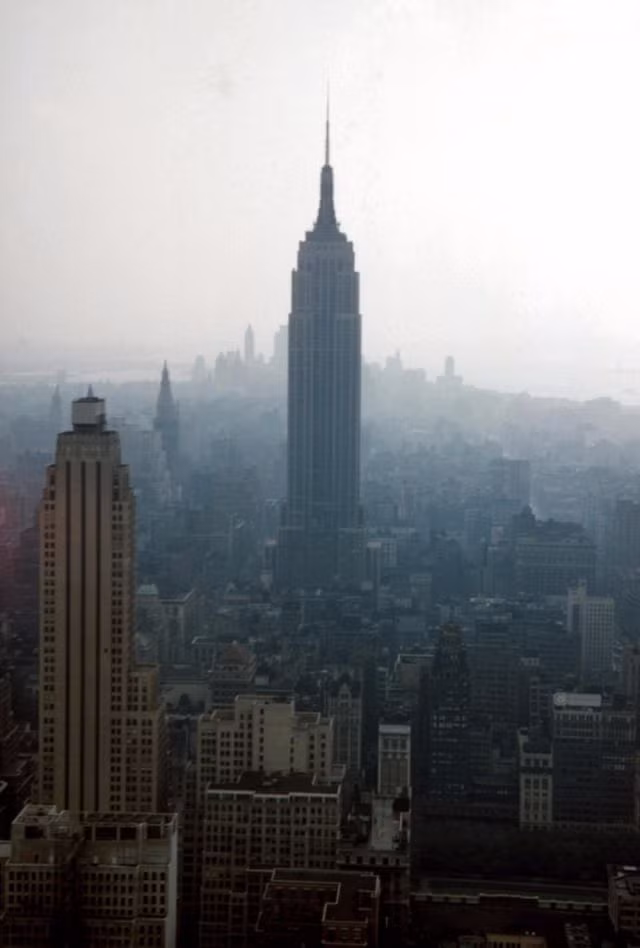 Toàn cảnh tòa nhà Empire State, một biểu tượng của New York. Ảnh: Vintag.es.