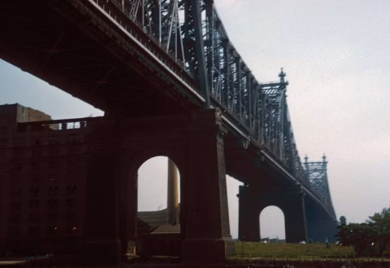 Cầu Queensborough. Ảnh: Vintag.es.
