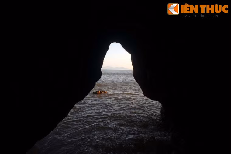 Trong Ấn Độ giáo, Yoni biểu thị cho "cô bé" của nữ thần Kali.