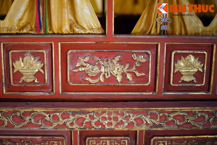 Theo quy định của triều đình nhà Nguyễn, kiệu là phương tiện đi lại chỉ dành riêng cho Hoàng đế, Hoàng thái hậu và Thái tử, những người có địa vị cao quý nhất trong hoàng tộc. Kiệu của Hoàng thái hậu gọi là Phụng liễn, có 16 người gánh, được chia làm hai hàng, mỗi hàng 8 người.