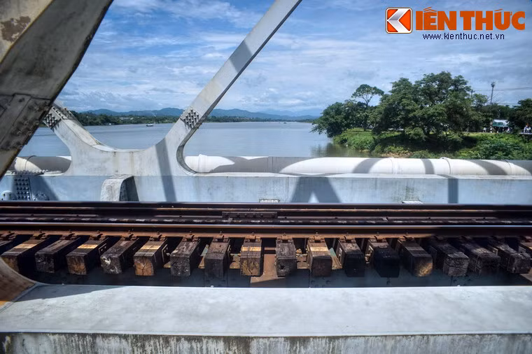 Theo phong thủy của kinh thành Huế xưa, cồn Dã Viên là yếu tố “Bạch Hổ” nằm ở bên phải thành cùng với cồn Hến là yếu tố “Thanh Long”, nằm bên trái (tả Thanh Long, hữu Bạch Hổ).