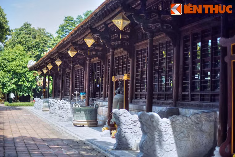 Năm 1913, Hội Đô Thành Hiếu Cổ được thành lập với mục đích sưu tầm và nghiên cứu những vấn đề liên quan đến văn hóa - lịch sử vùng đất Thừa Thiên Huế và thời Nguyễn, đã lấy một góc của Tân Thơ Viện làm trụ sở. Sau đó, hàng ngàn hiện vật được đưa về đây cất giữ.