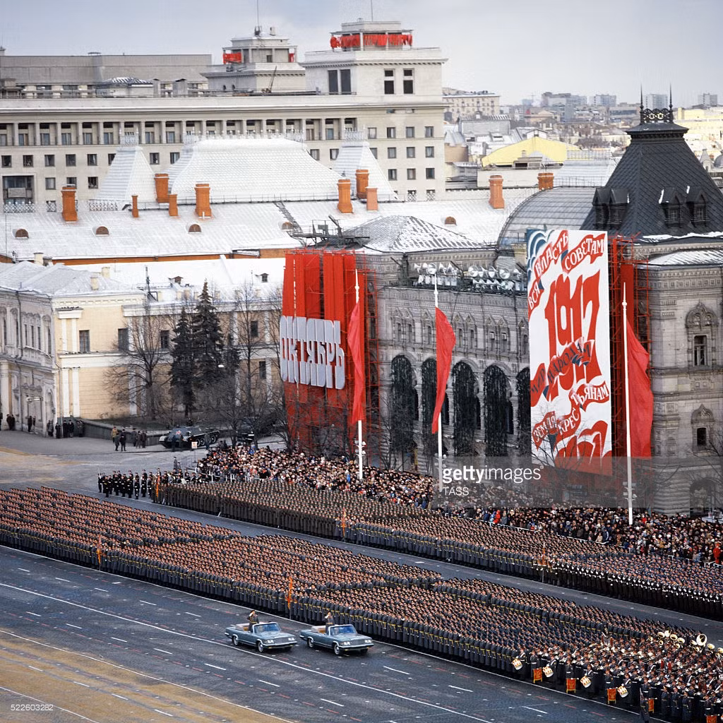 Khung cảnh tại buổi lễ kỷ niệm 70 năm Cách mạng Tháng Mười (1987) nhìn từ trên cao.