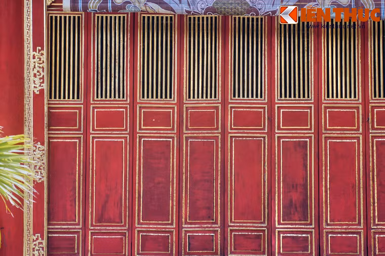 Dưới thời nhà Nguyễn, Thế Tổ Miếu là nơi triều đình đến cúng tế các vị vua quá cố. Nữ giới trong triều, kể cả hoàng hậu, không được đến tham dự các cuộc lễ này.