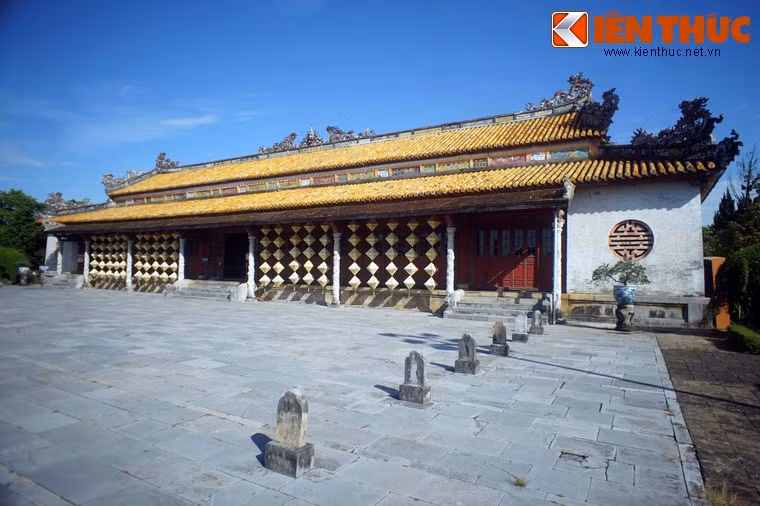 Ở đây hội tụ gần như tất cả những tinh hoa về nghệ thuật kiến trúc – trang trí, kỹ thuật xây dựng của thời Nguyễn, tạo nên một phong cách rất đặc trưng của Huế. Có thể nói cung điện này là đỉnh cao của nghệ thuật kiến trúc cung đình Huế.