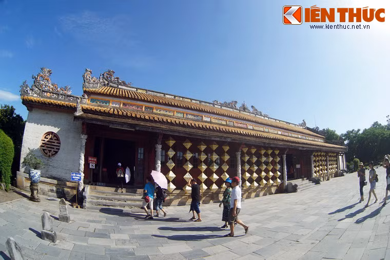 Dưới thời nhà Nguyễn, điện Thái Hòa cùng với sân Đại Triều Nghi là địa điểm được dùng cho các buổi triều nghi quan trọng của triều đình như lễ Đăng Quang, sinh nhật của vua, những buổi đón tiếp sứ thần chính thức. Hàng tháng, các buổi đại triều được tổ chức 2 lần vào ngày mồng 1 và 15 Âm lịch.