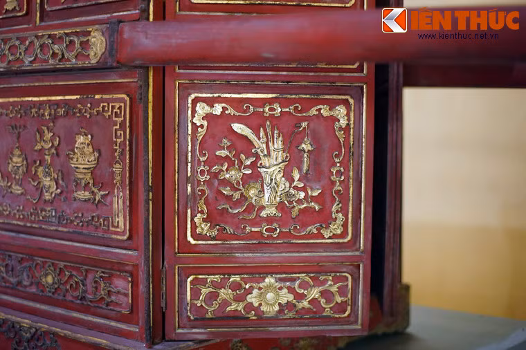 Kiệu của Hoàng thái hậu gọi là Phụng liễn, có kết cấu giống Long liễn, nhưng thân kiệu thường được làm thành hình hộp để giữ sự kín đáo cho chủ nhân ngồi bên trong.