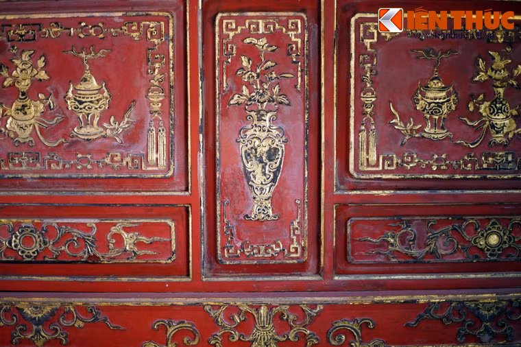 Các mô-típ trang trí trên kiệu mang đậm chất cung đình Huế.