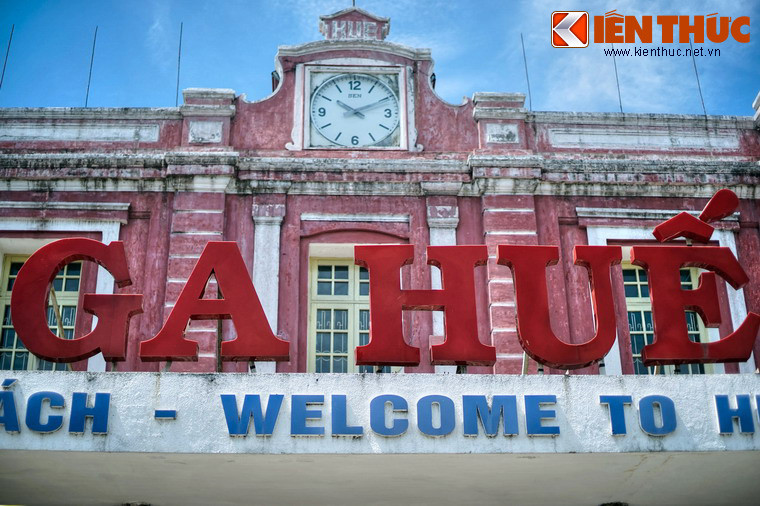 Ngày nay, ga Huế là một nhà ga chính trên tuyến đường sắt Bắc Nam, đồng thời cũng là một trong những di tích kiến trúc Pháp tiêu biểu ở Cố đô Huế.