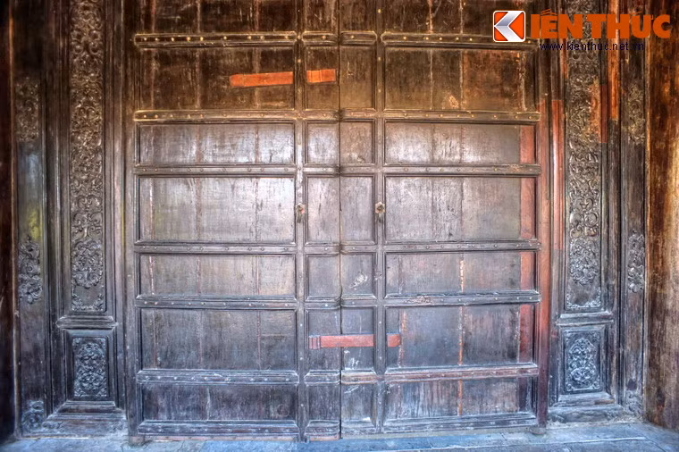 Các bản điêu khắc ở tầng này có giá trị rất cao về mặt kiến trúc, nghệ thuật.