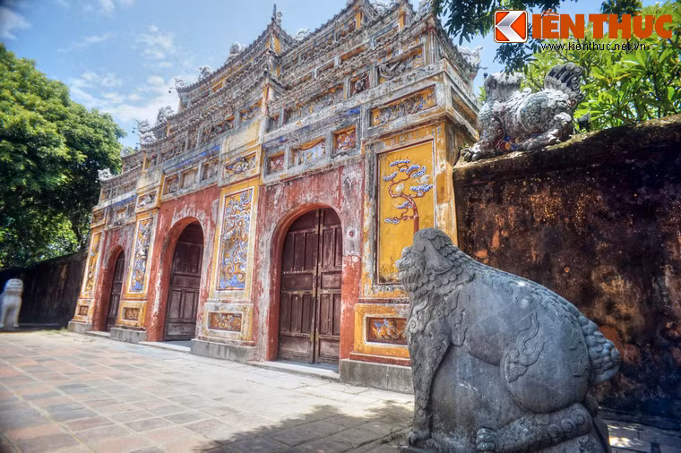 Miểu Môn ở phía trước Hiển Lâm Các là cổng chính của toàn bộ khu Thế Miếu.