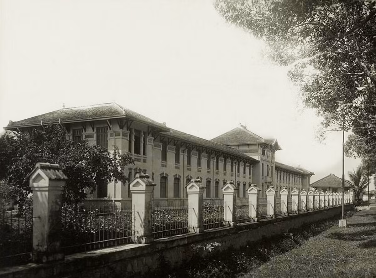 Một hình ảnh khác về trường trung học Nữ sinh bản xứ. Ảnh tư liệu.