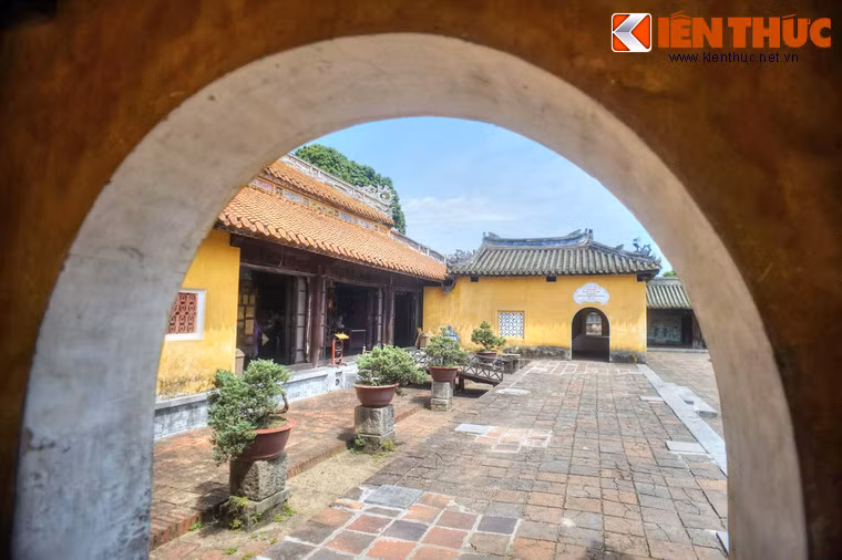 Trải qua nhiều lần tu sửa, cung Diên Thọ ngày nay rộng khoảng 17.500m2, có khoảng 20 công trình kiến trúc lớn nhỏ lớn nhau.