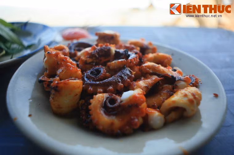 Hải sản ở nơi đây tươi ngon và rất rẻ.