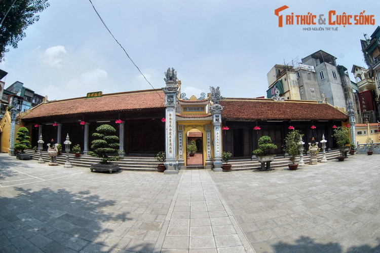 Ngôi chùa này chính là chốn tổ của phái Liên Tông (dòng hoa sen) – một trong những phái thiền của Phật giáo bản địa Việt Nam – xuất hiện cuối thời Hậu Lê. Kiến trúc hiện tại của chùa được định hình vào đợt tu bổ năm 1855, với chùa chính gồm tòa tam bảo, nhà bái đường và nhà thờ tổ.